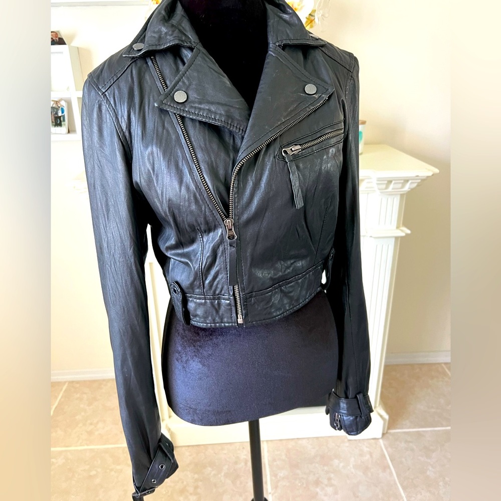 Guess leather crop moto jacket stunning